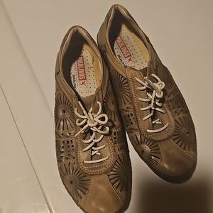 Stylish Olive Green PIKOLINOS Shoes size 37